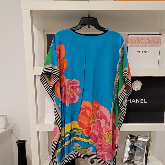 SOLD Trina Turk Cover-up ⛱️ - Picture 2 of 3